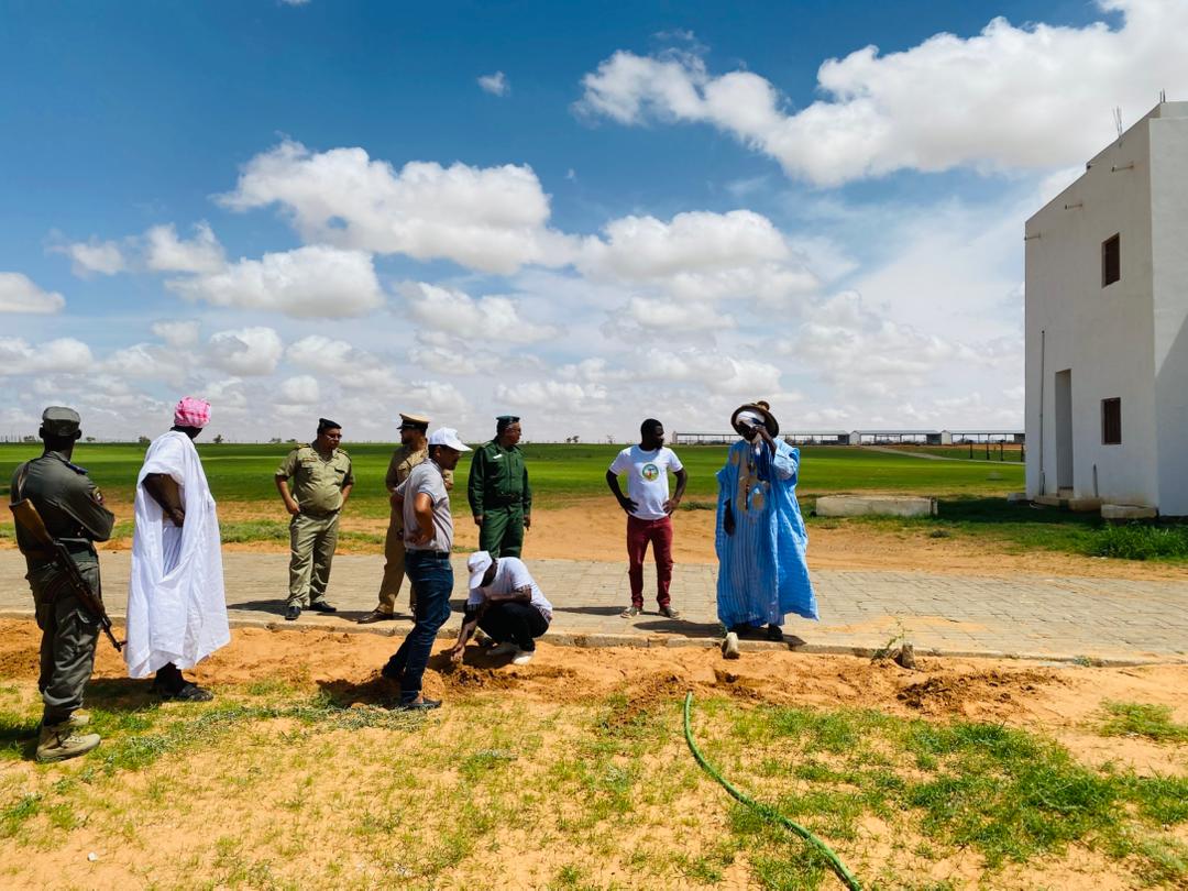 <p>
Cette cérémonie de reboisement a été réalisée le 15 Août 2025 sous la supervision de Monsieur Sidi Md Jedne, Chef d'Arrondissement de Dar El Barka assisté de Monsieur Abeid Id Md Abd, Maire de la Commune de Dar El Barka,du Commissaire de Police,du Commandant de Brigade de la Gendarmerie et du Chef de Centre Technique d'élevage de E.Cham.</p>