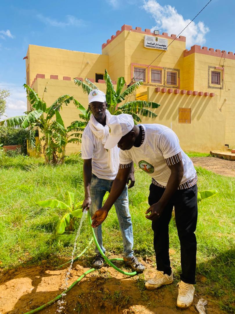 <p>
Cette cérémonie de reboisement a été réalisée le 15 Août 2025 sous la supervision de Monsieur Sidi Md Jedne, Chef d'Arrondissement de Dar El Barka assisté de Monsieur Abeid Id Md Abd, Maire de la Commune de Dar El Barka,du Commissaire de Police,du Commandant de Brigade de la Gendarmerie et du Chef de Centre Technique d'élevage de E.Cham.</p>