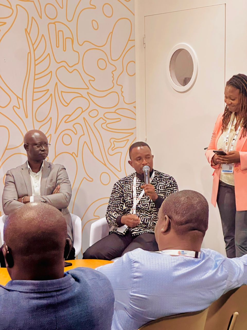 <p>
	Dialogue intergénérationnel sur l’éducation, la conservation et la restauration écologique : de l’expérience d’Aly Ly et de la communauté de Loboudou à la préparation du Congrès mondial des Aires Marines Protégées (AMP 2027, Sénégal).</p>